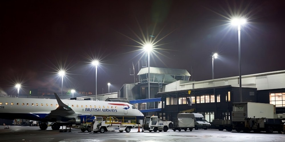 high light mast for airports and tarmacs